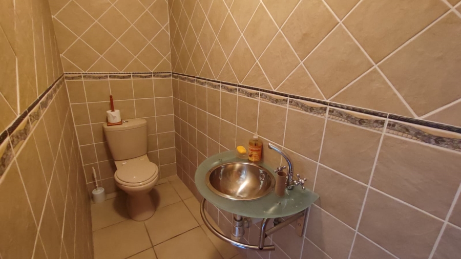 6 Bedroom Property for Sale in Stilbaai Wes Western Cape